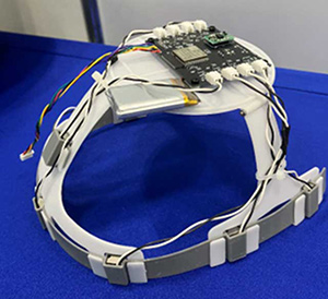 Device fitted inside the Low-Vision Hat (demo set)