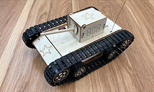 Radio-controlled tank assembled at a parent-and-child monozukuri workshop 